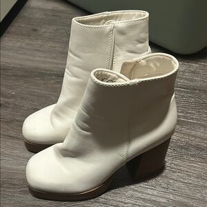 Sugar Womens Warrant Faux Leather Platform Booties White